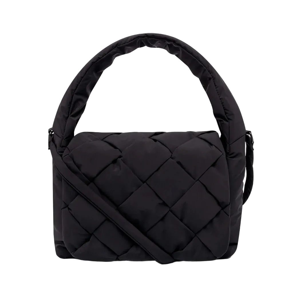 Mini bolso acolchado Ani de Lefrik en negro con solapa de tejido trenzado y bandolera, vista frontal