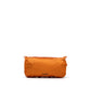 Parte delantera de bolso Bottle Sacoche naranja con el logo de topologie en la parte baja del bolso, sobre fondo blanco. 