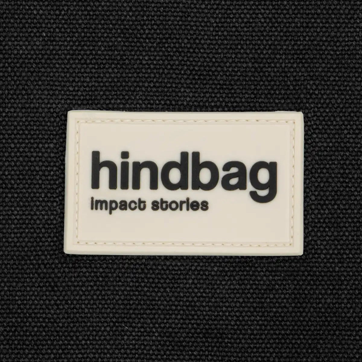 Detalle del tejido del bolso Hobo negro de Hindbag