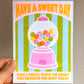 Mini print con una máquina de caramelos de colores y el mensaje Have a sweet day. Take a break, taste the sweet. You deserve the best today.