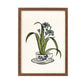 ilustración de la artista Laura Agustí de una taza de té con motivos florales en color azul sobre un plato, de donde sale un lirio en color azul, puesta en un marco de madera color marrón oscuro
