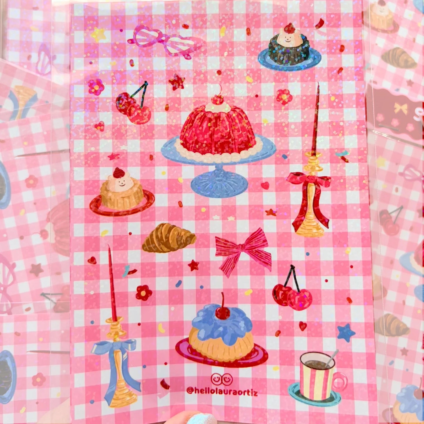 pack de stickers con purpurina de un picnic con tartas, un croissant, una taza de café, candelabros, gafas en forma de corazón, cerezas y estrellas con la firma de la ilustradora @hellolauraortiz