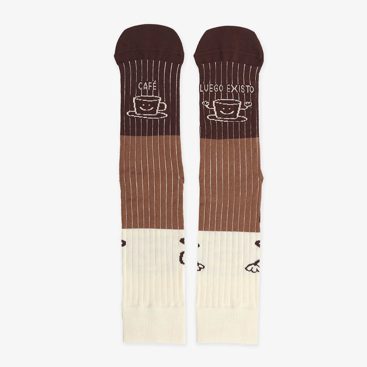 Par de calcetines UO «Café, luego existo» extendidos, con rayas verticales, tazas sonrientes y puños color crema.
