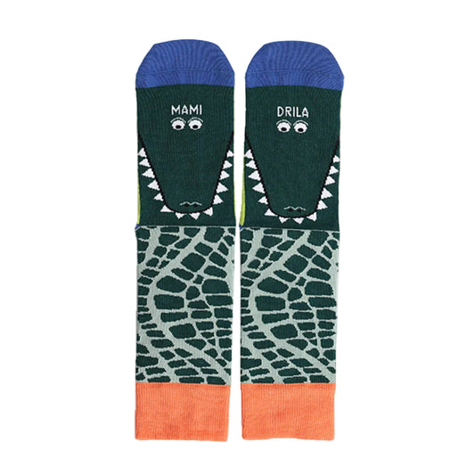 Calcetines con estampado y cara de cocodrilo y el mensaje "Mamidrila" para regalar el día de la madre