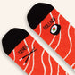 Puntera de los calcetines Tienes Rollazo de UO con los colores del sushi, palillos y un maki sushi