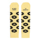 Calcetines amarillos con estampado de caras de gato y el mensaje "Mi gato manda / yo obedezco"