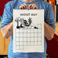Chico con camiseta a rayas azules sosteniendo el calendario 2027 ilustrado por Helen B abierto por el mes de enero, con ilustración de una chica dormida junto a varias macetas con plantas