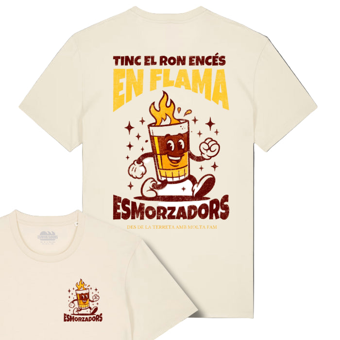 Camiseta de Esmorzadors Cremaet, con un vaso de café con ron andando y la frase "tinc el ron encés en flama"