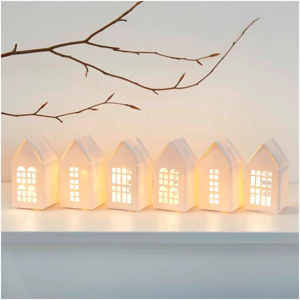 Seis casitas de cartón blanco para decorar en Navidad con ventanas y lucecitas en su interior