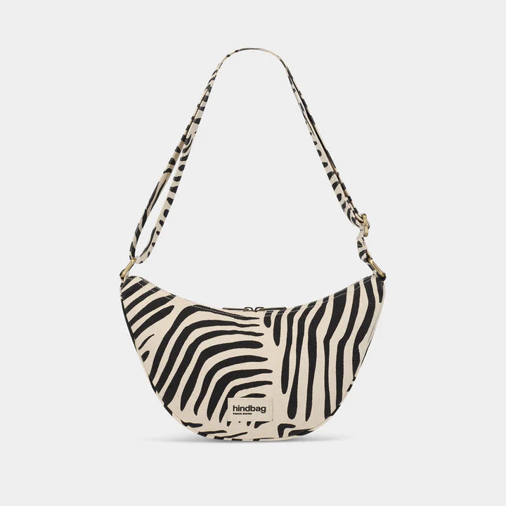 parte delantera del bolso Andrea de la marca Hindbag en estampado cebra y fondo crema. 