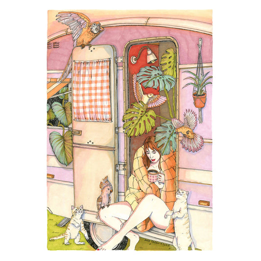 Ilustración de Ana Jarén en la que vemos a una chica sentada en la puerta de su caravana, tapada con una manta, bebiendo café, acompañada de sus gatos, pájaros y plantas. 