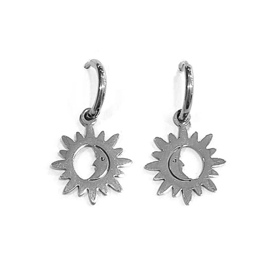 Pendientes plateados de acero inoxidable de arete con charm de sol y luna