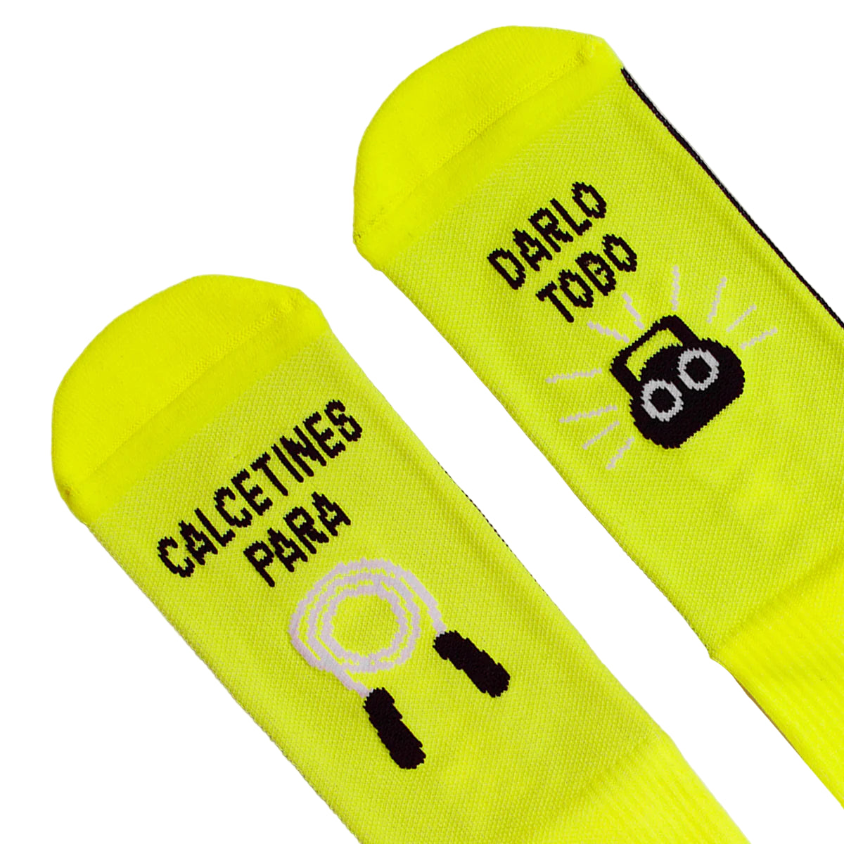Punteras de los calcetines deportivos con el mensaje "Calcetines para darlo todo" en amarillo fosforito
