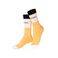 calcetines de caña alta de la marca Eat My Socks de galleta de la fortuna, de color amarillo y negro, con un mensaje en el centro