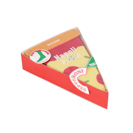 packaging de los calcetines Napoli pizza de Eat My Socks con pepperoni y metidos en una caja en forma de trozo de pizza triangular