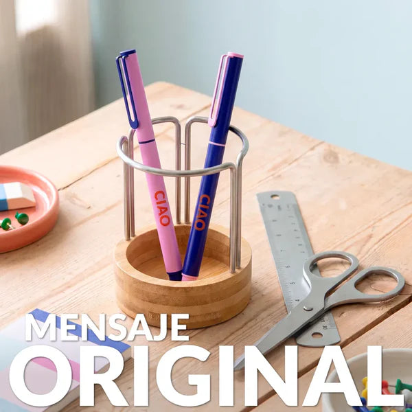 pack de dos bolis azul y rosa con la palabra CIAO en rojo, en un portalápices