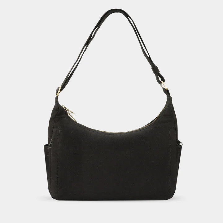 parte trasera del bolso Emile en negro donde se ven los bolsillos delanteros. 