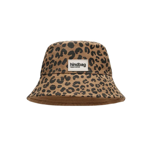 Gorro de pescador de tejido orgánico estampado con manchas de leopardo sobre fondo canela de la marca francesa Hindbag