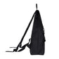 Vista lateral de la mochila negra reciclada con tejido antidesgarros y forma plana de Lefrik con base más ancha para mayor capacidad