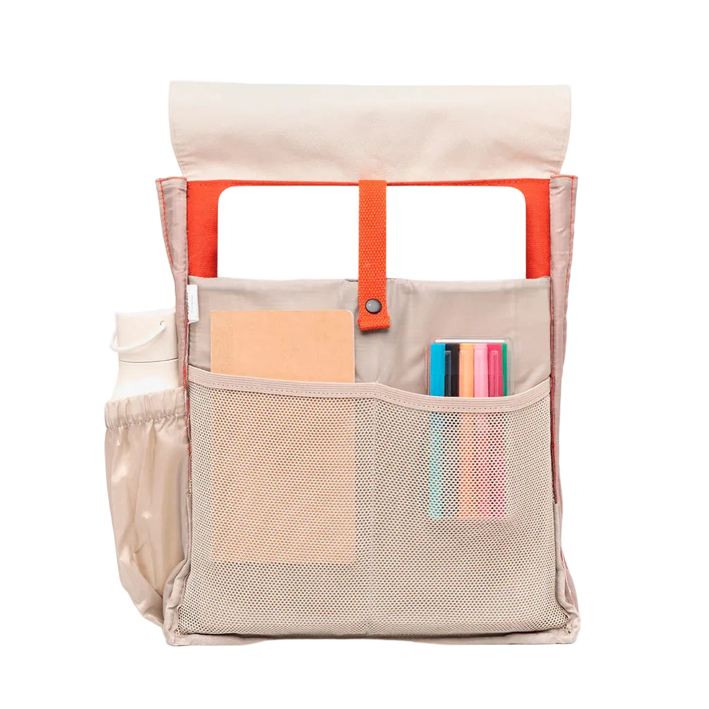 Interior con compartimentos y bolsillos de la mochila reciclada e impermeable blanca y cereza de Lefrik