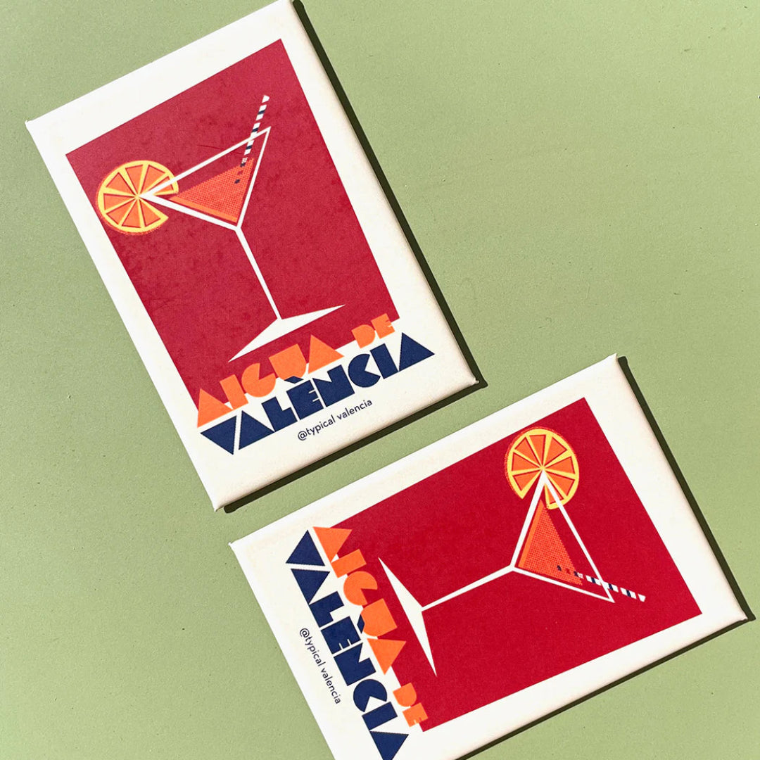 imán con ilustraión de una copa con agua de Valencia