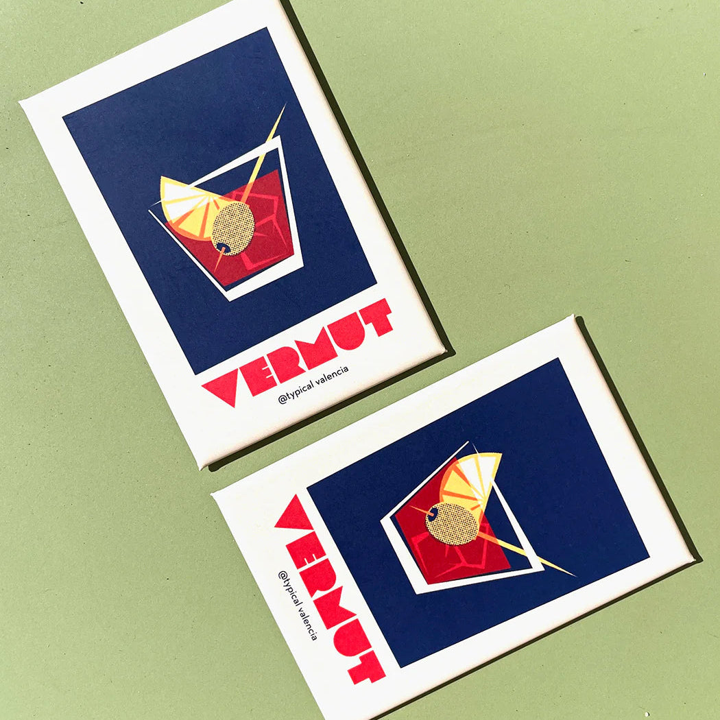 Imanes de nevera con ilustración de un vaso con vermut por Atypical Valencia