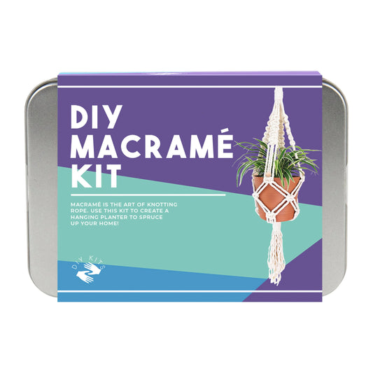 Caja de metal con un kit para hacer un cuelga plantas de macramé
