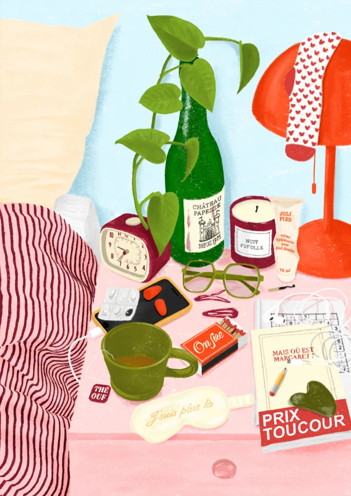 Ilustración del puzzle La Table de Chevet con una mesilla de noche cargada de objetos cotidianos: planta, vela, despertador, gafas, libro y lámpara naranja, diseño de Jour Férié
