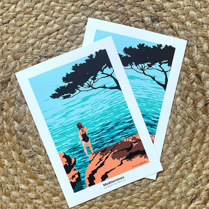 Láminas A5 con ilustración de una chica de espaldas en bañador negro sobre una roca mirando al Mar Mediterráneo