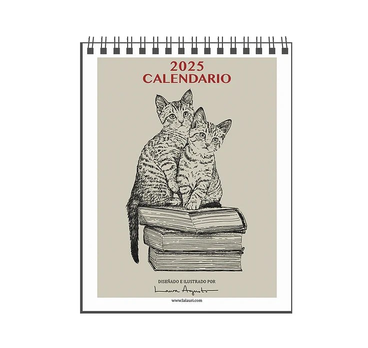 Portada del calendario de mesa de gatos 2025 de la ilustradora Laura Agustí con dos gatitos sentados sobre unos libros