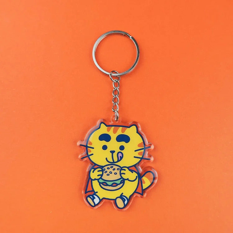Llavero de acrílico reciclado con forma de gato amarillo comiendo una hamburguesa