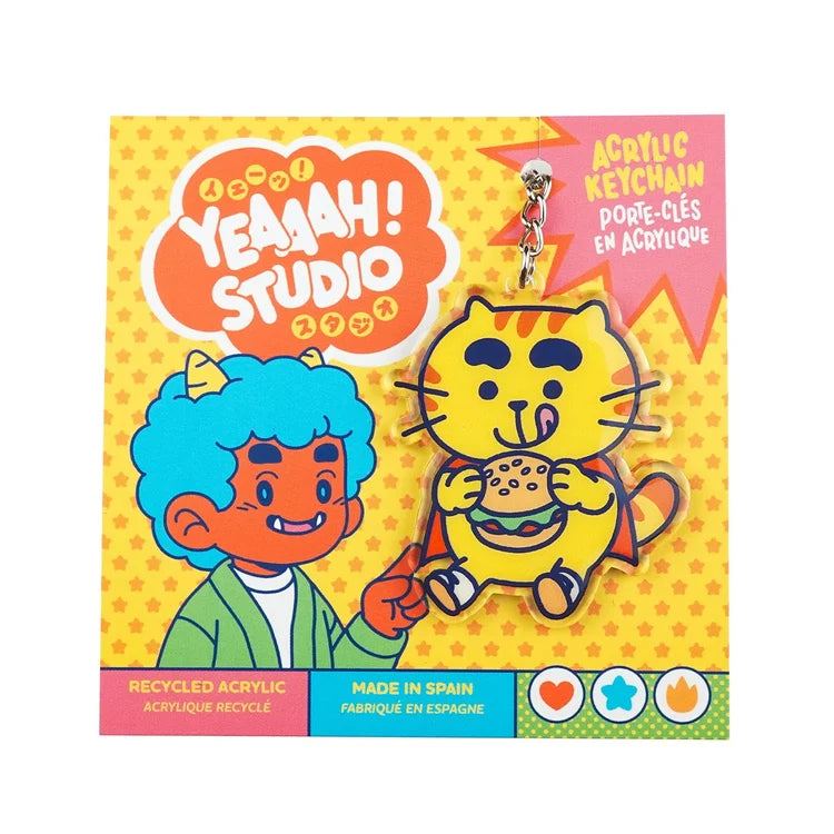 Llavero de acrílico reciclado con forma de gato amarillo comiendo una hamburguesa