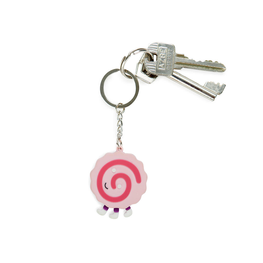 Parte frontal de un naruto, un circulo rosa con una espiral fucsia dentro, y carita sonriente, de tres patas sobre fondo blanco, sujeto a unas llaves. 