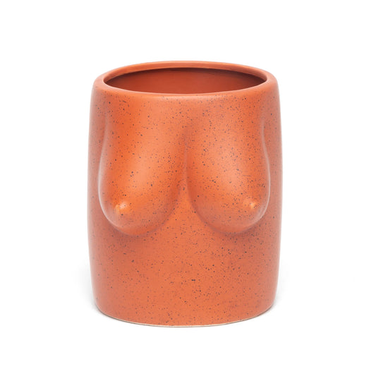 Maceta de cerámica con forma de tetas en color terracota con pintitas negras