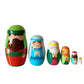 Belén Matrioska de madera con figuras pintadas que encajan unas dentro de otras como las muñecas rusas. Incluye el Nacimiento tradicional de Navidad con María, José, los tres Reyes Magos y el Niño Jesús.