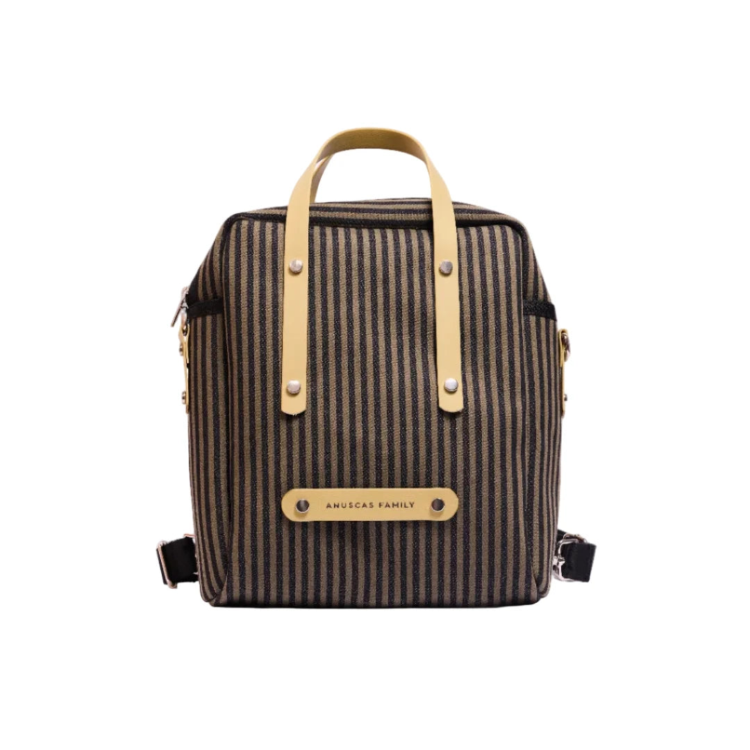 Mochila convertible reciclada a rayas verticales marrones con correa y detalles en amarillo vainilla