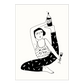 Postal enganchada a la pared con una chica bebiendo vino mientras practica una postura de yoga
