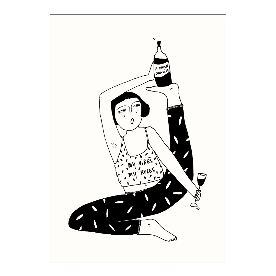 Postal enganchada a la pared con una chica bebiendo vino mientras practica una postura de yoga