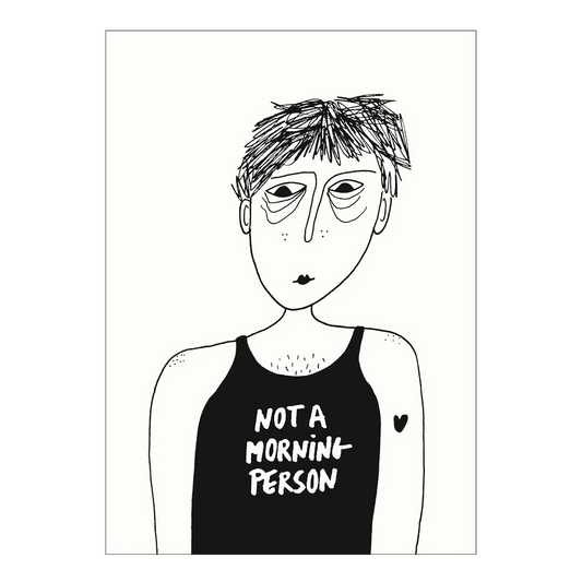Ilustración de una persona con ojeras y mala cara con una camiseta con el mensaje "Not a morning person"