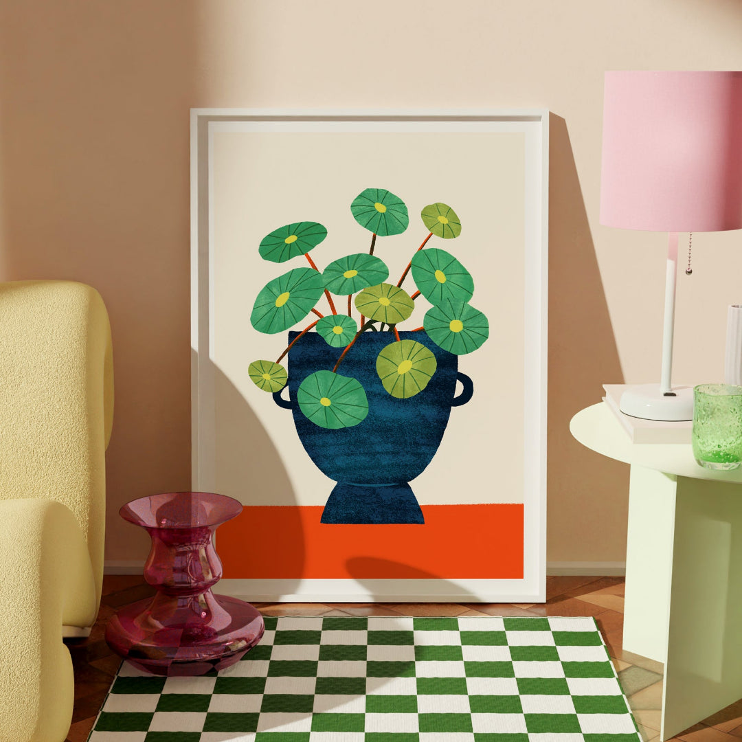 Ilustración grande de una pilea enmarcada sobre el suelo de una casa moderna con muebles de diseño