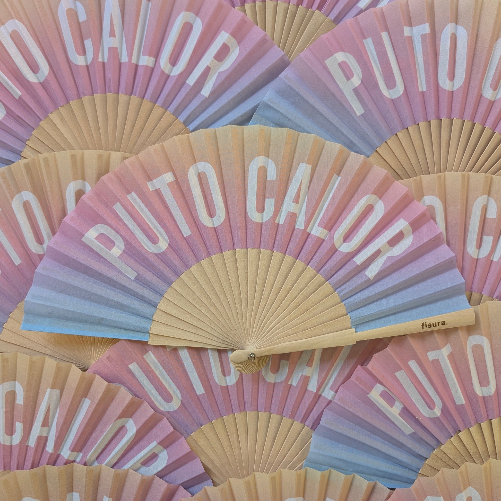 Abanicos con el mensaje puto calor sobre degradado de colores