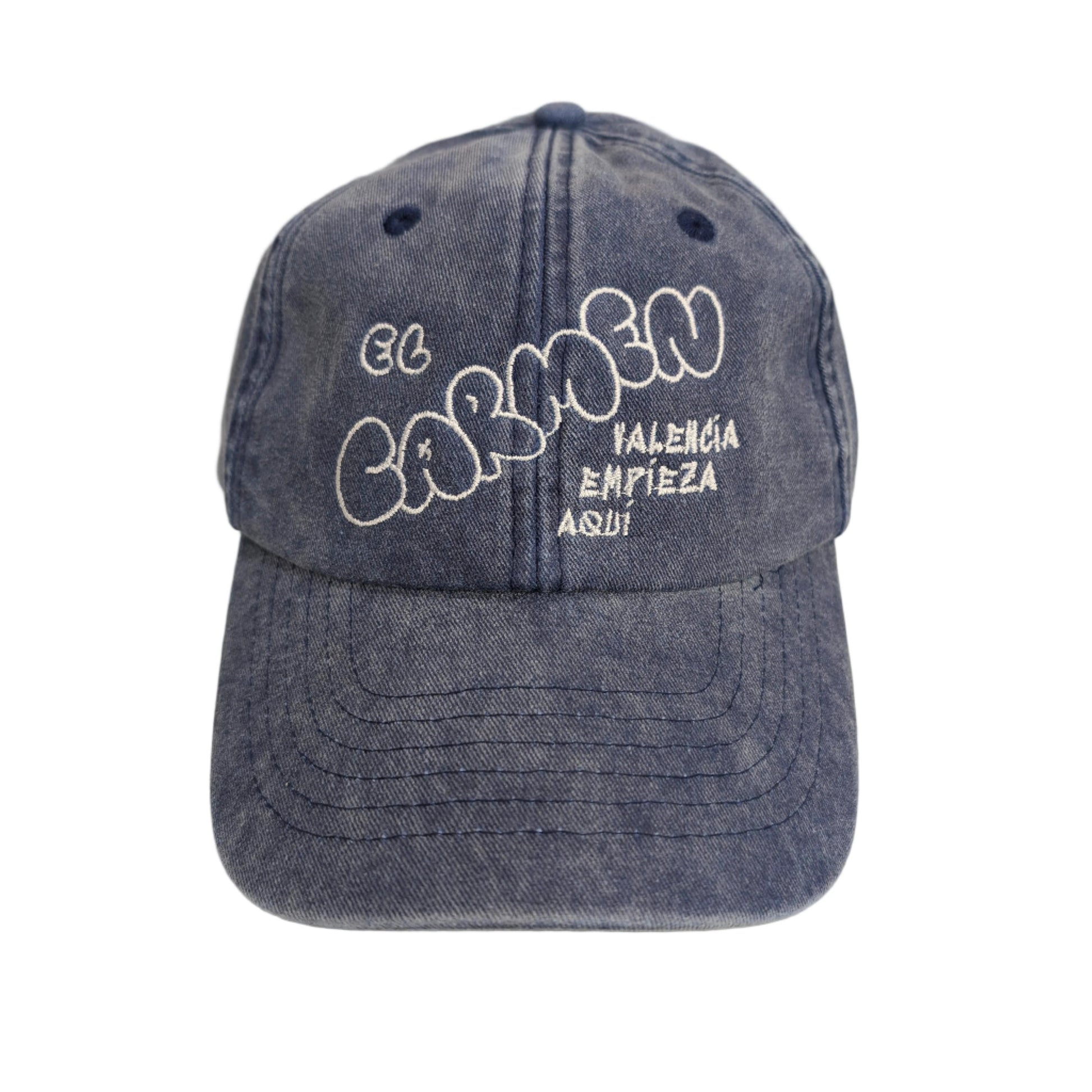 parte frontal de una gorra azul con el texto "El Carmen, Valencia empieza aquí" bordado en color blanco