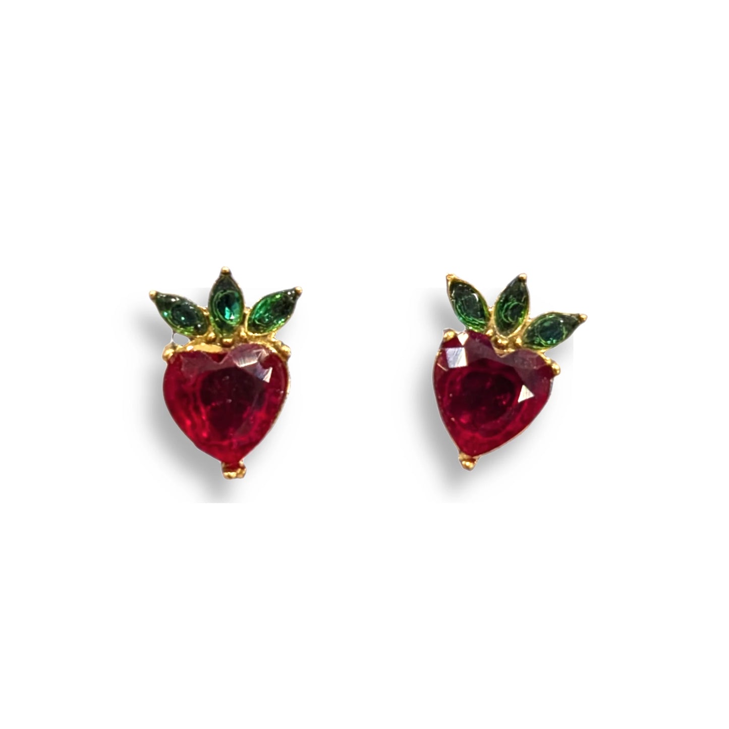 pendientes en forma de fresas doradas con piedras de color rojo y verde