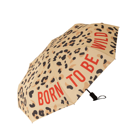Paraguas plegable con esqueleto de fibra de vidrio negro, estampado de leopardo y el mensaje Born to be wild escrito en letras mayúsculas rojas