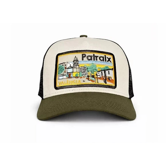 Gorra con visera con un parche del barrio de Patraix en Valencia, frontal