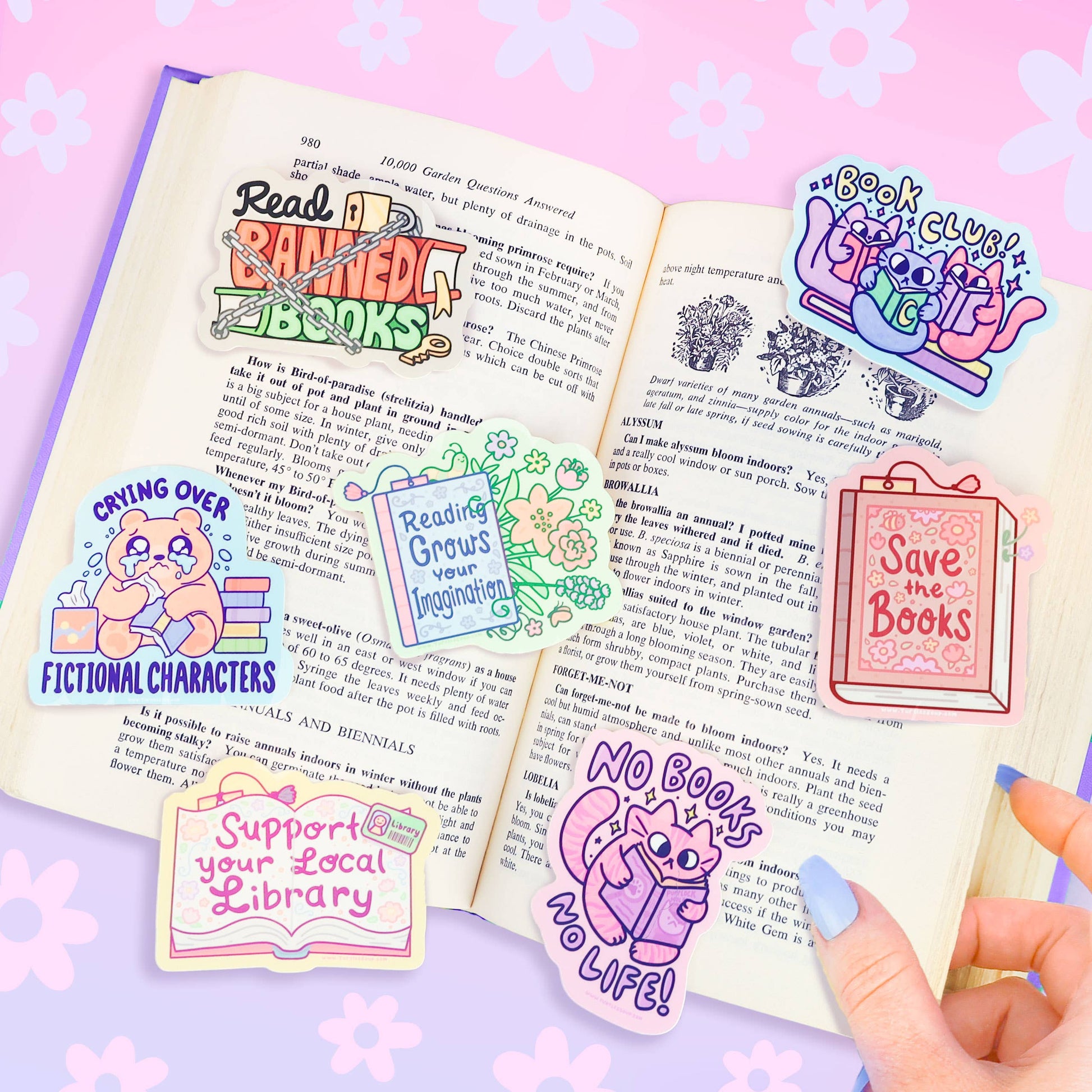 Conjunto de pegatinas de la temática de libros y de lectura de Turtle's Soup sobre un libro abierto. 