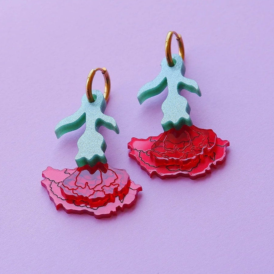 Pendientes de metacrilato con forma de clavel rojo bocabajo