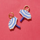 pendientes de metacrilato con forma de sombrilla de playa a rayas azules