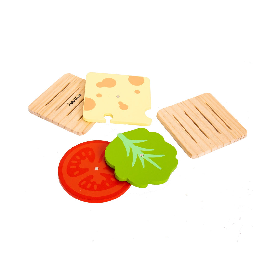 Posavasos de madera con forma de ingredientes de sandwich vegetal 