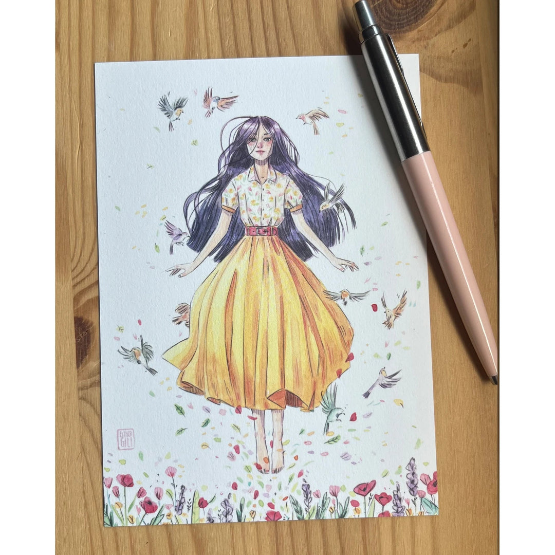 Postal con ilustración de Esther Gilli de una mujer con falda amarilla levitando sobre un campo de amapolas rodeada de pájaros